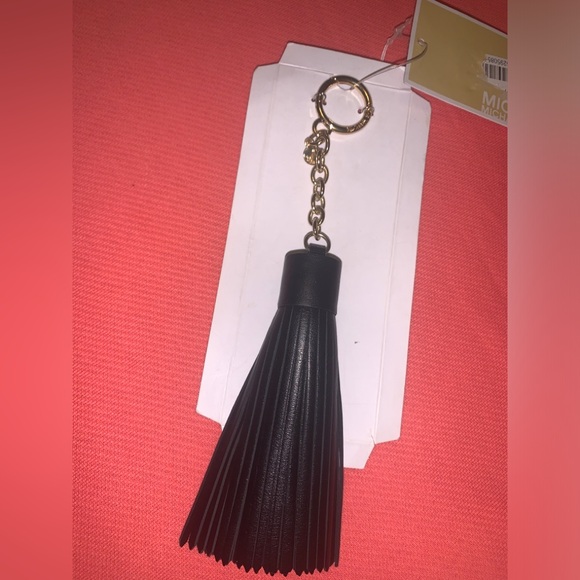 MICHAEL KORS LEATHER TASSEL KEY FOB - Picture 1 of 4